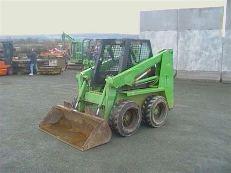 3825 gehl skid steer specs tire size|gehl 3825 loader specs.